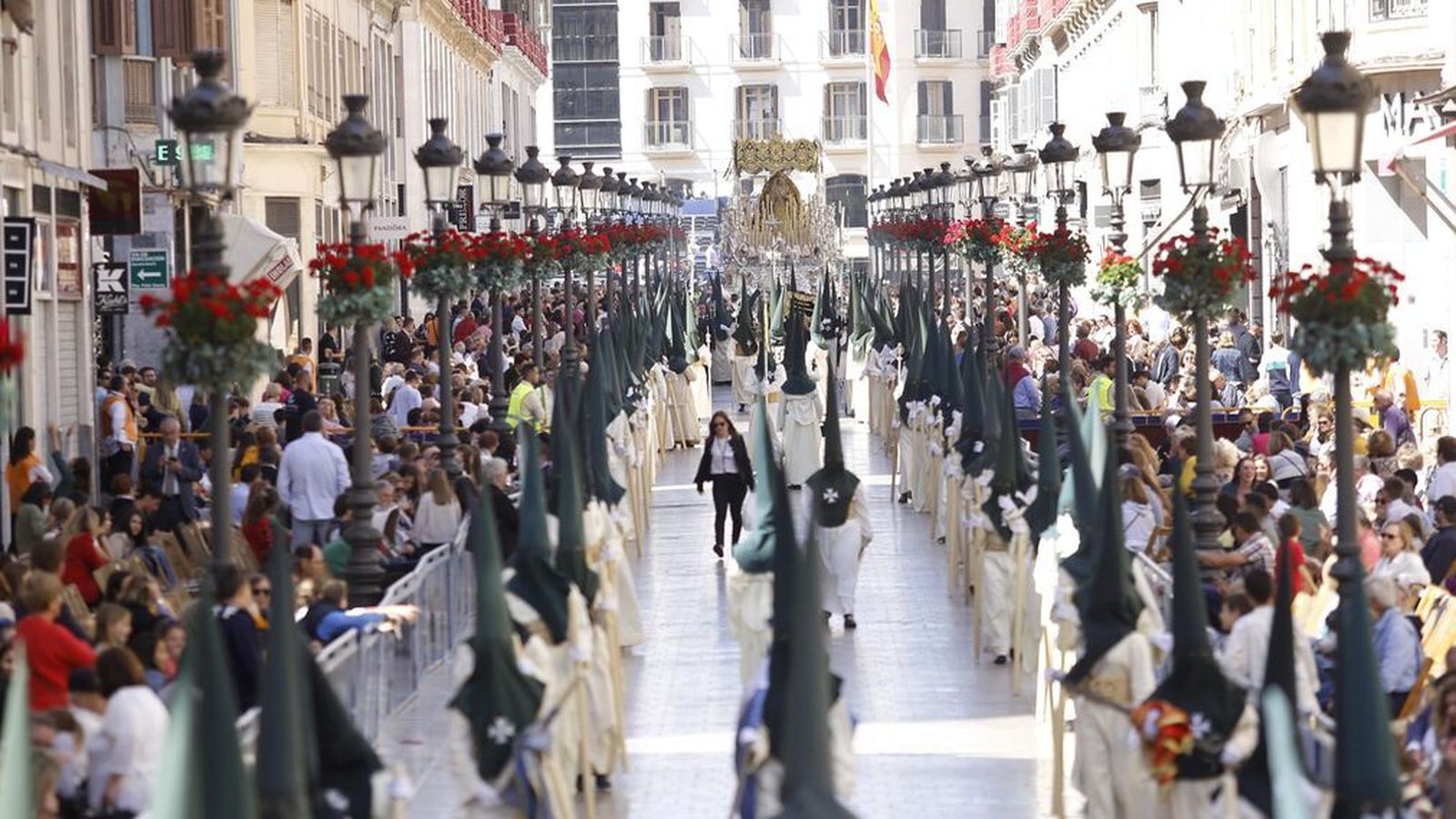 María Santísima de Lágrimas y Favores por la calle Larios.