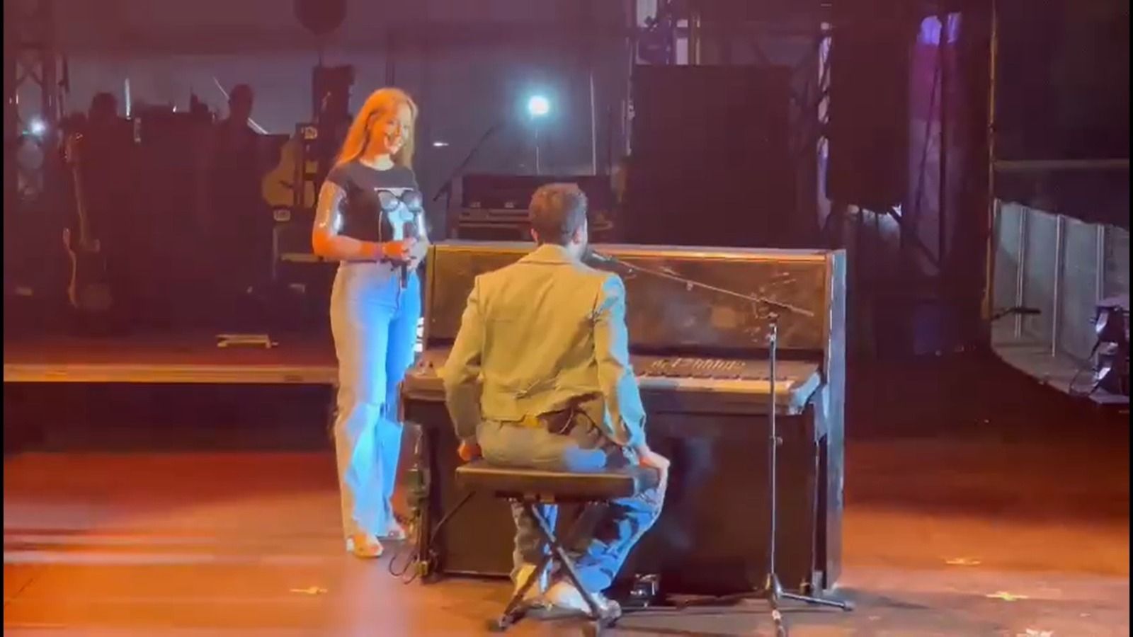 Laura Rivas recibió el aplauso y calor del público que acudió al show de Yatra en Benicassim