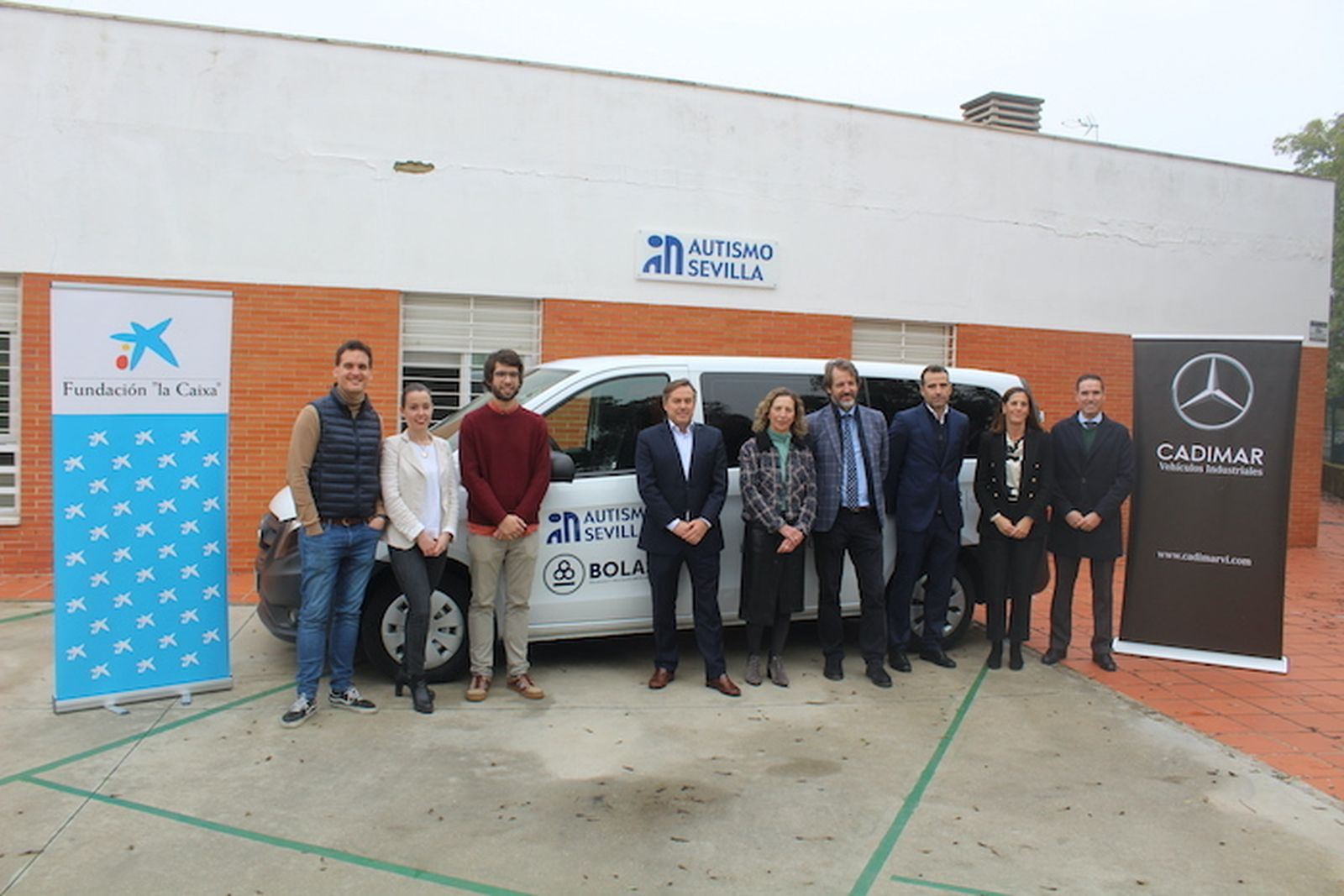 Autismo Sevilla dispone de un nuevo vehículo para el transporte de sus usuarios