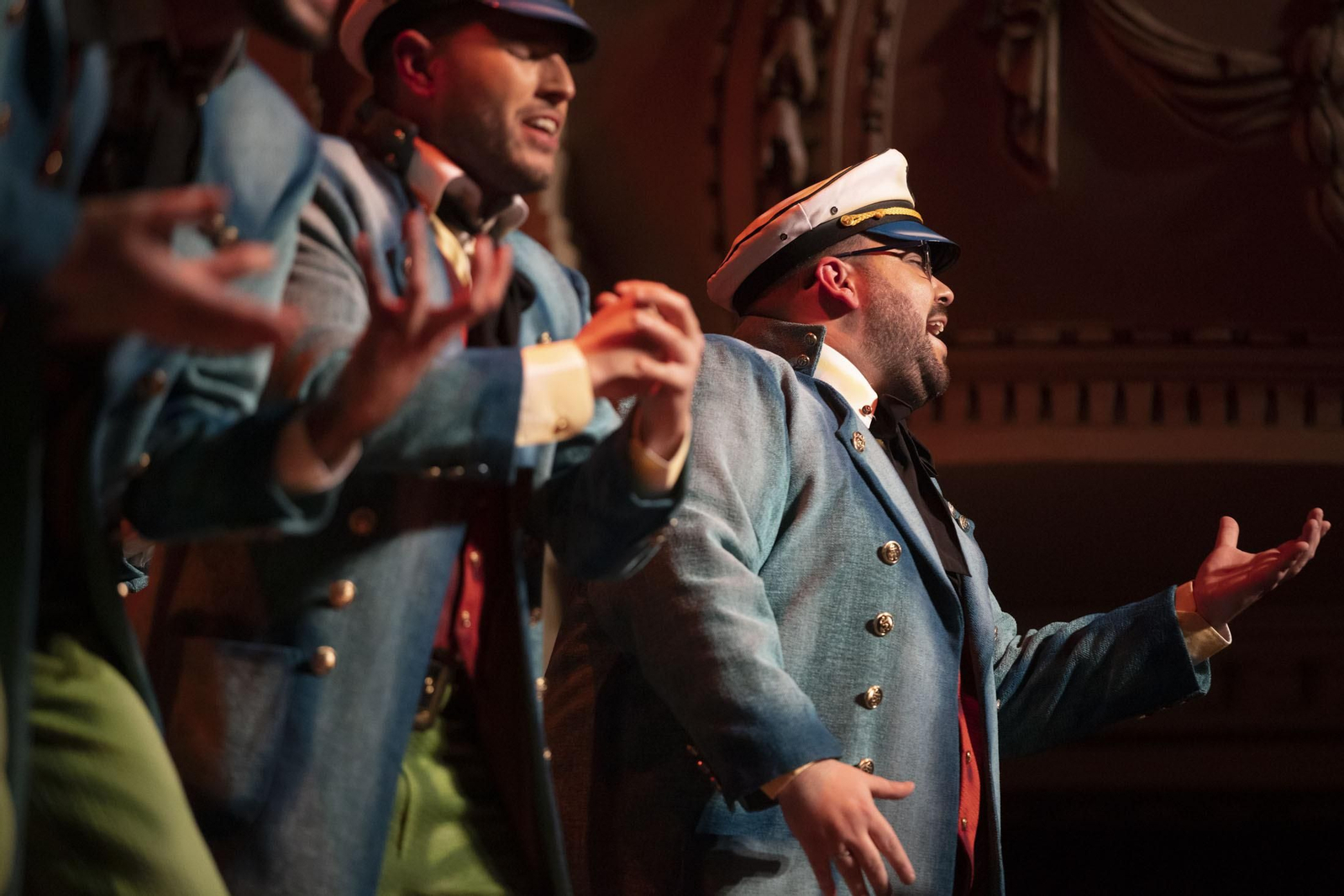 Imágenes de la actuación de la comparsa de Punta Umbría 'El último romántico' en el Carnaval Colombino