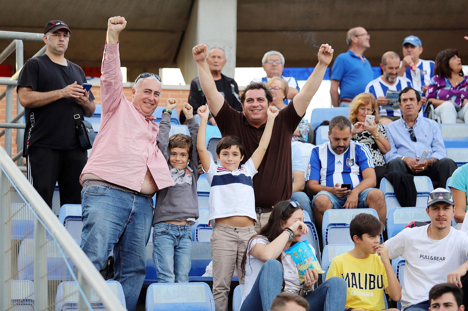 Imágenes del ambiente en el Estadio Nuevo Colombino