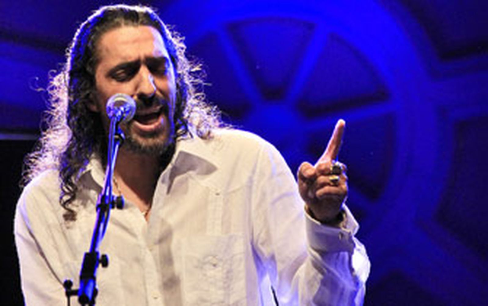 El Cigala mece las aguas del Río de la Plata con el duende flamenco