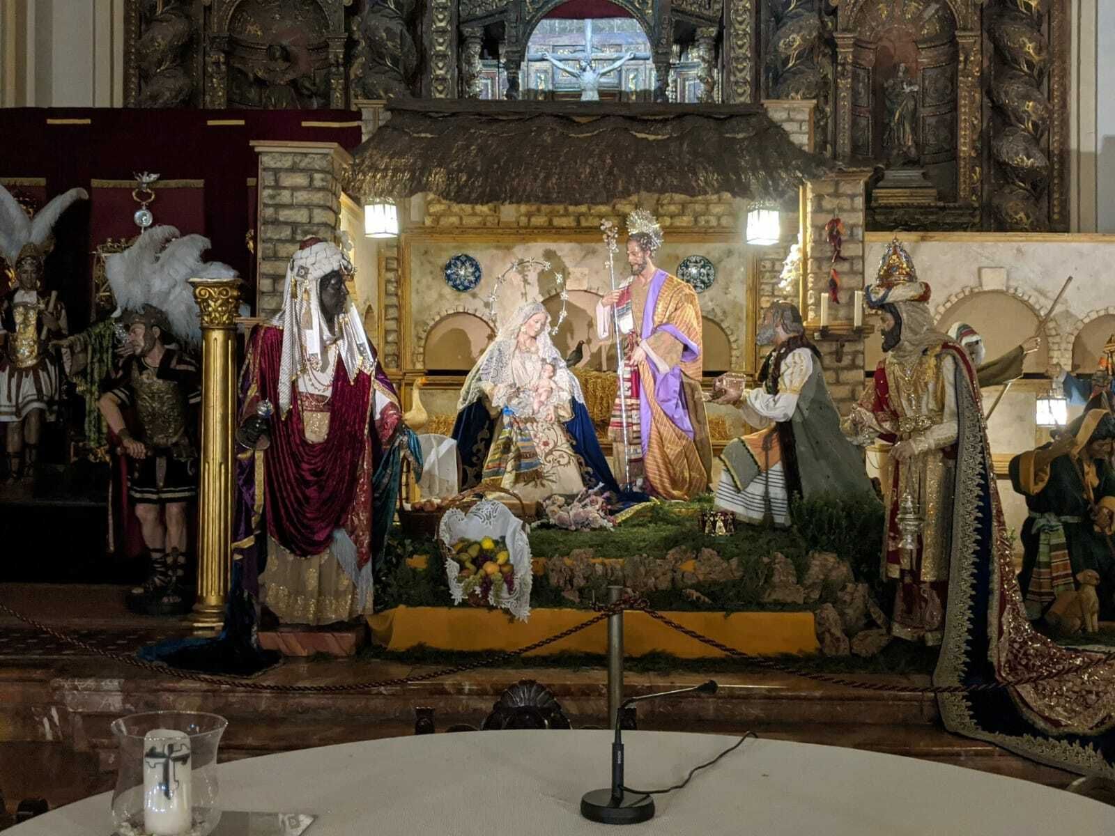 Gran Belén monumental en la parroquia de San Jacinto.