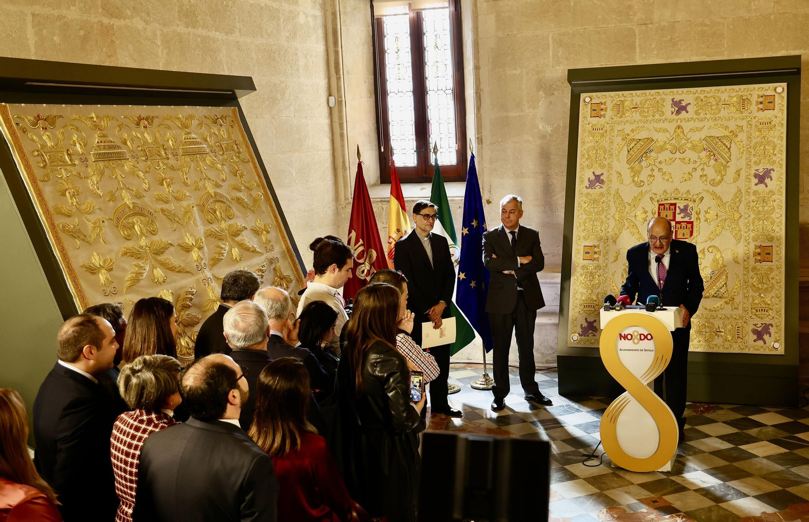 Presentación de la nueva tumbilla de la Virgen de los Reyes