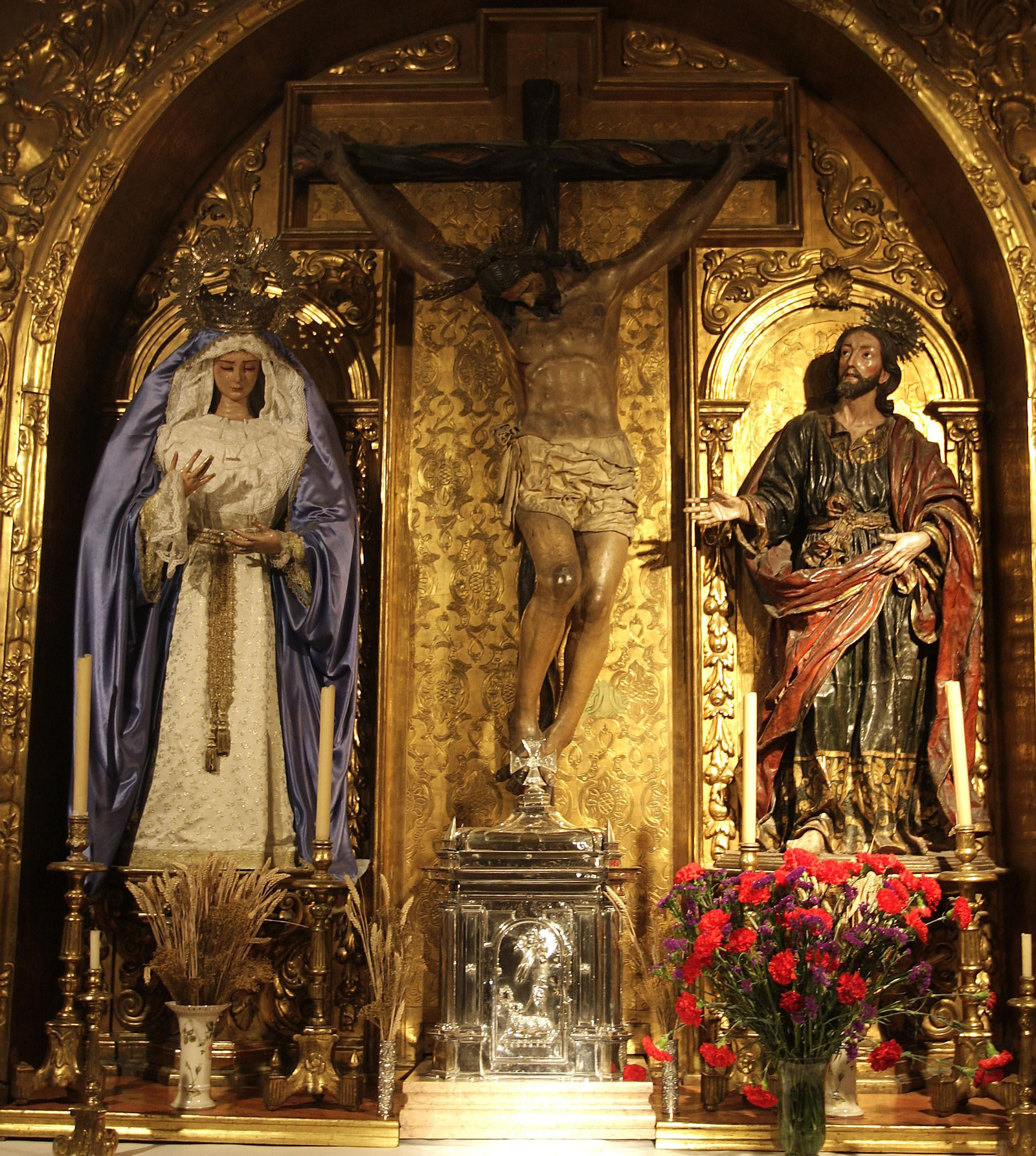 Las imágenes en su capilla.