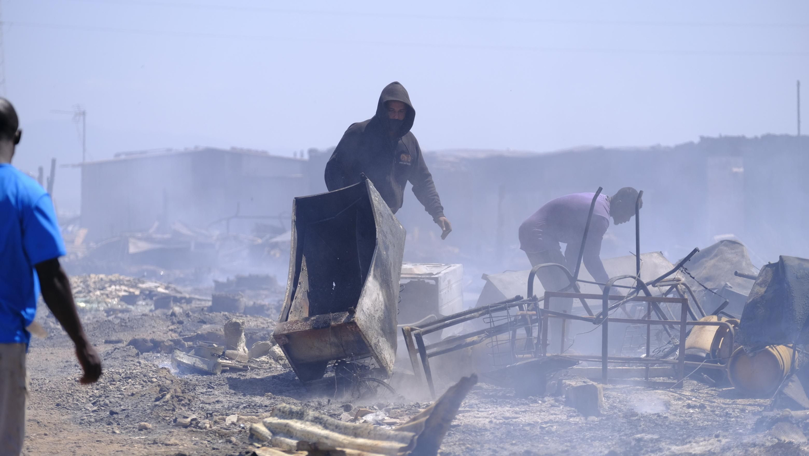 Fotogalería incendio asentamiento de chabolas en Atochares-Níjar (Almería)
