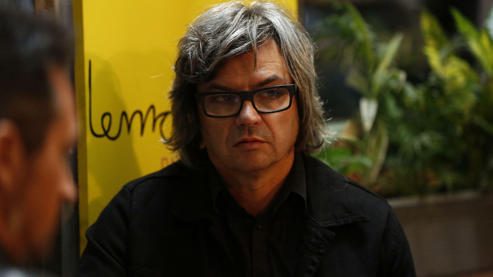 El batería Tacho González durante la entrevista.