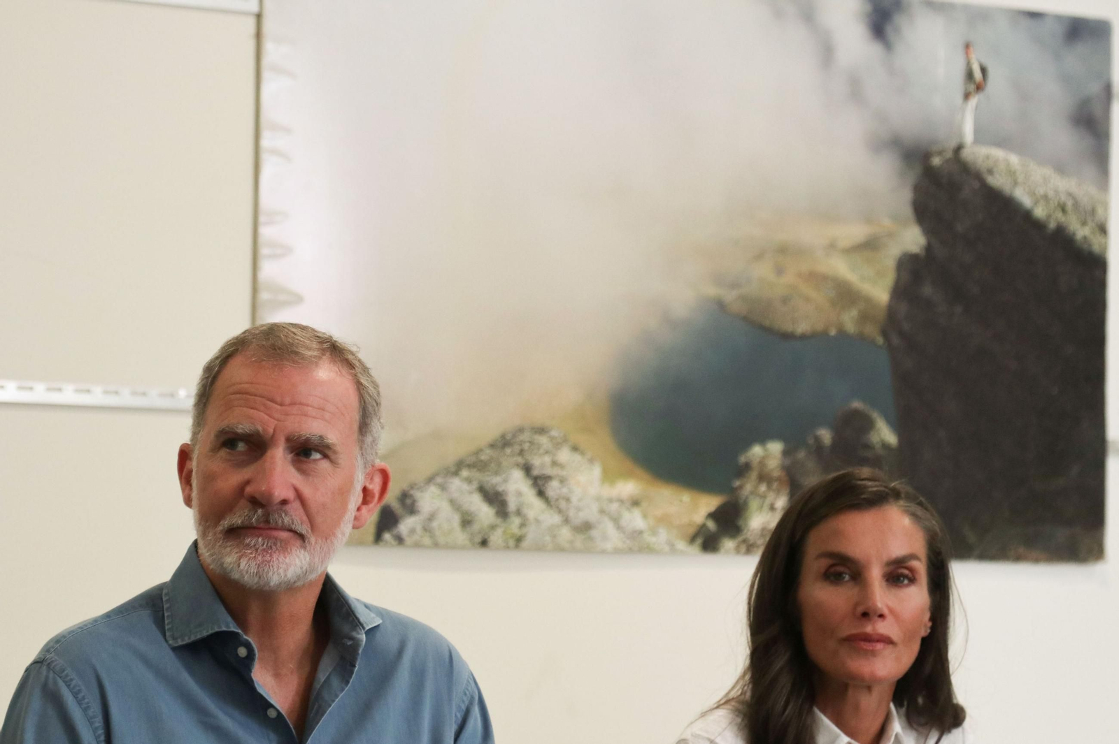 Las fotos de la visita de los Reyes a las zonas afectadas por los incendios en Sanabria y Las Médulas