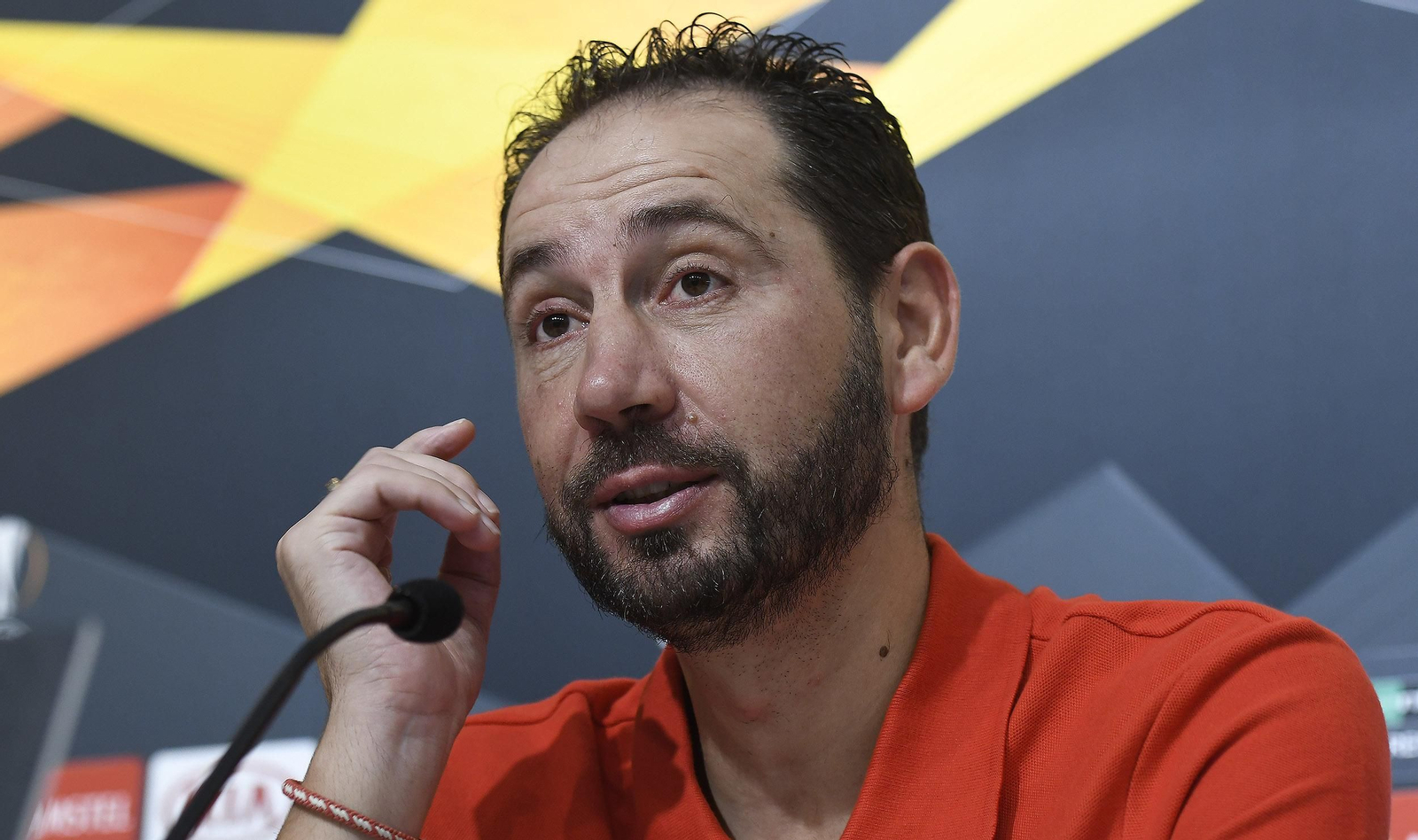 Pablo Machín habla en sala de prensa.