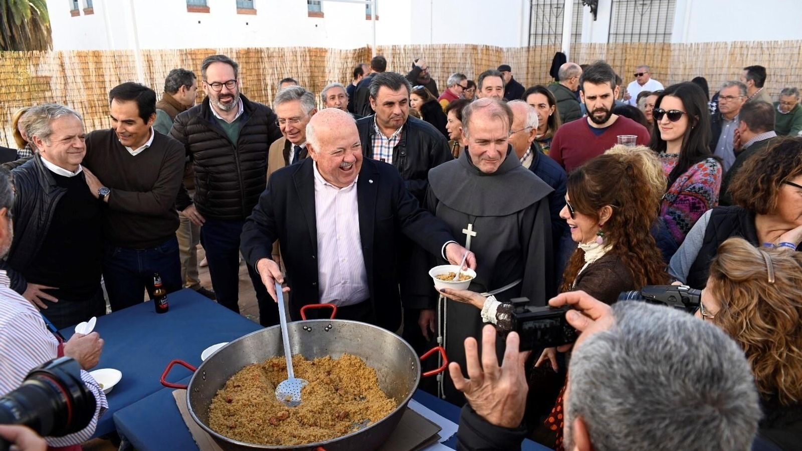 Las migas de la Cruz Blanca en Córdoba, en imágenes Las migas de la Cruz Blanca en Córdoba, en imágenes