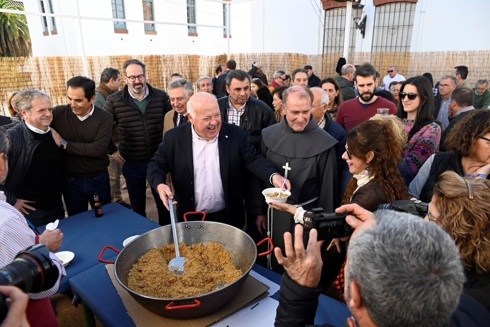 Las migas de la Cruz Blanca en Córdoba, en imágenes