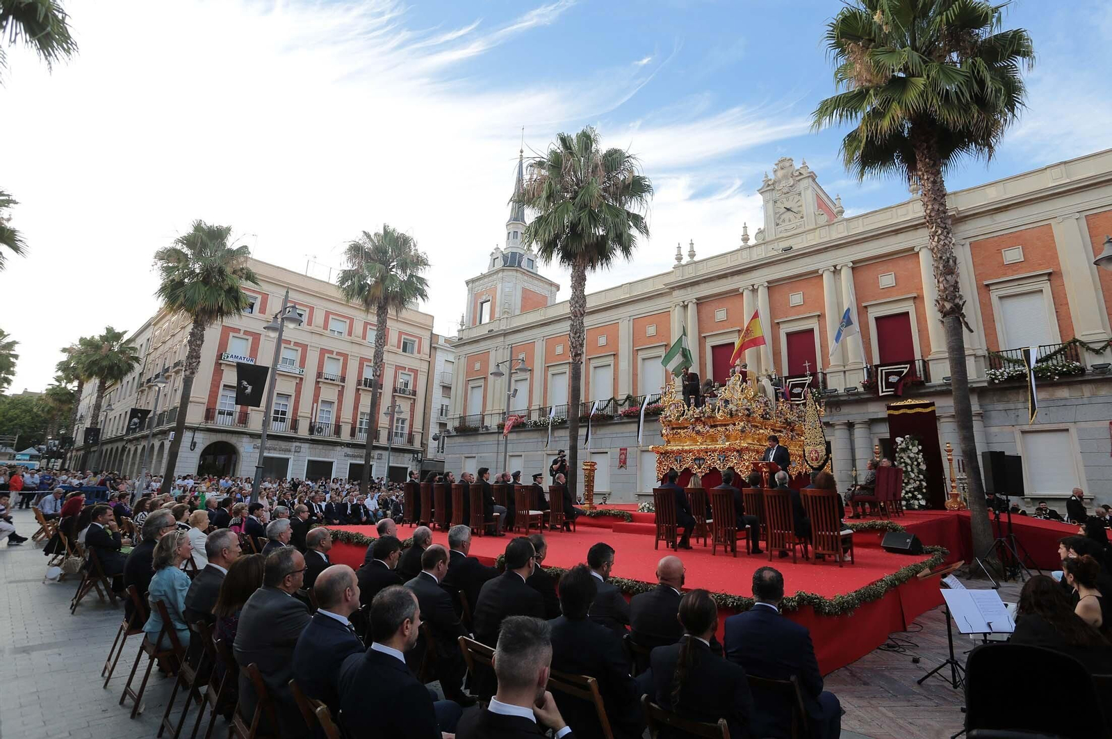 Imágenes de la imposición de la Medalla de Oro de Huelva al Cristo del Amor