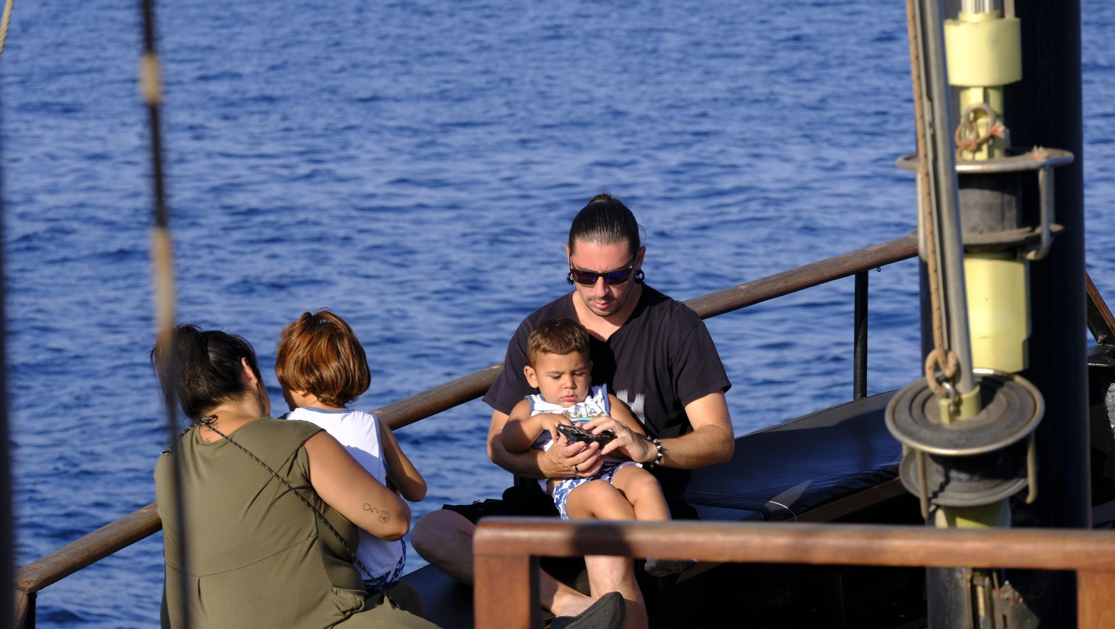 Navega en imágenes en una goleta histórica convertida en barco pirata