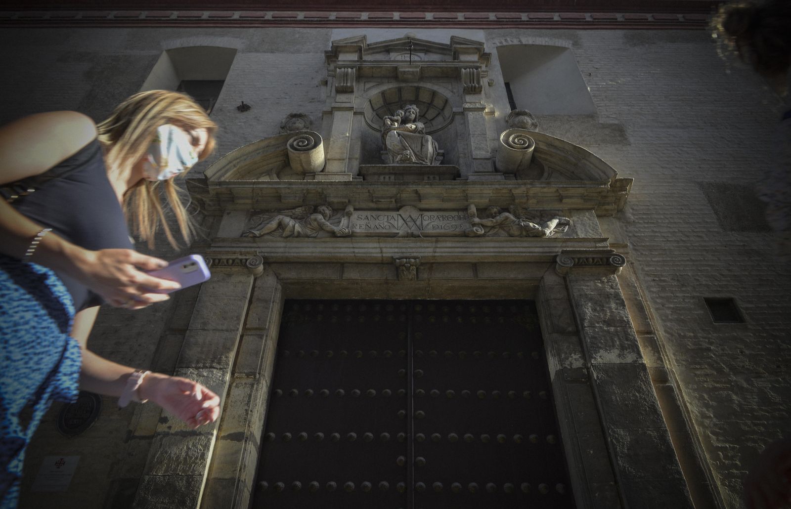 Portada del convento de Santa María de Jesús, en la calle Águilas.