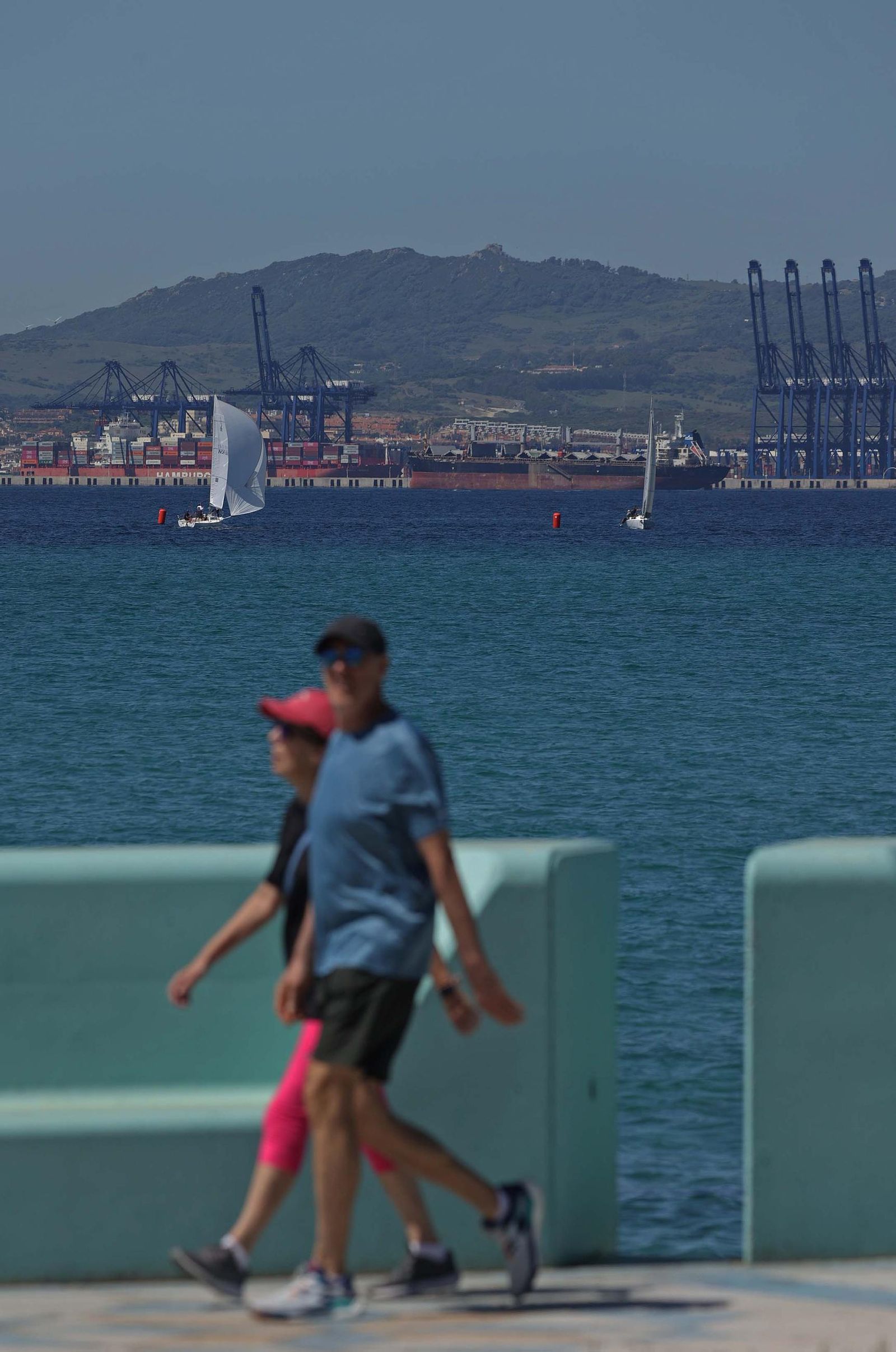 Fotos de la jornada del domingo del Campeonato Andaluz de vela categoría J80 en La Línea