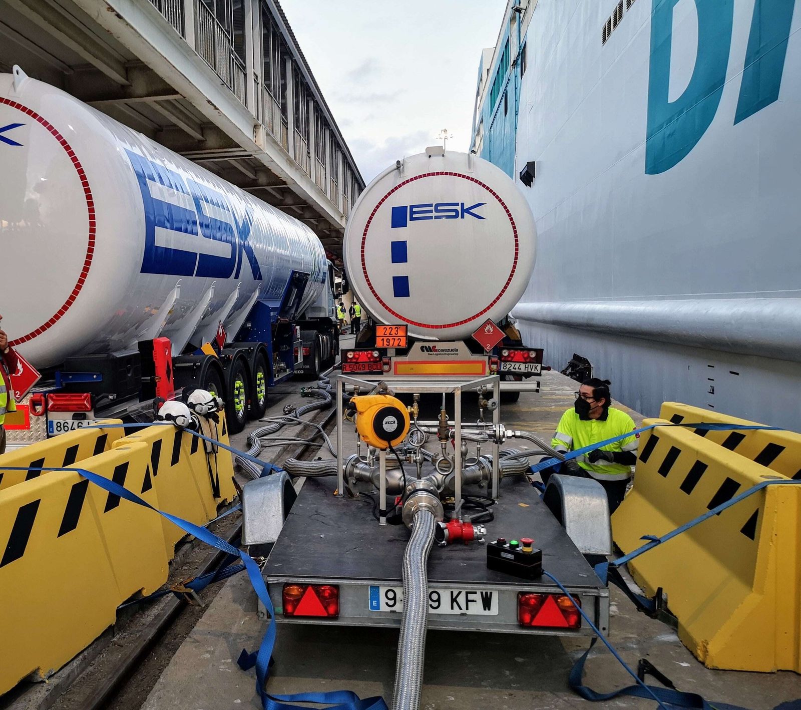 Primer primer ‘bunkering multi truck to ship’ (MTTS) de GNL en el Puerto de Almería.