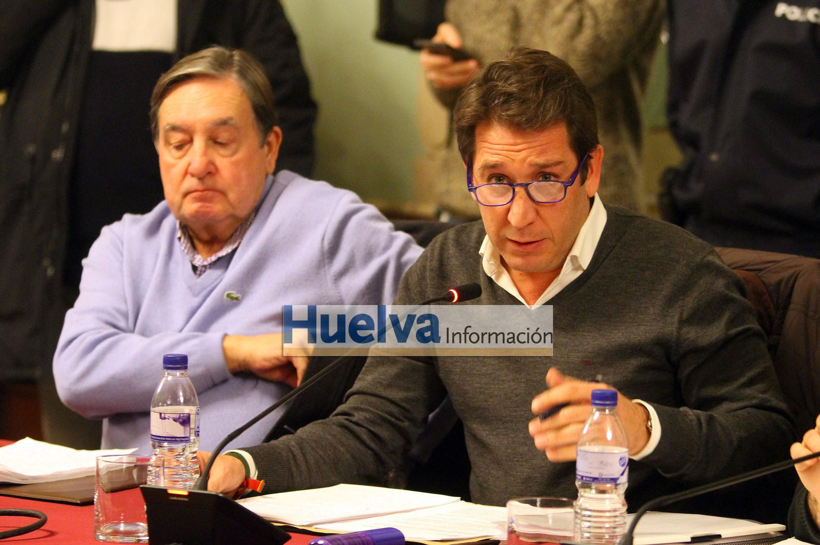 Imágenes del pleno en el ayuntamiento de Huelva para aprobar el pago de la deuda del Recre con Hacienda.