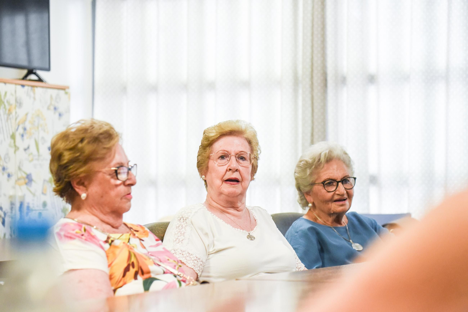 En imágenes, una mañana en el centro de participación activa para personas mayores de Huerta de la Reina