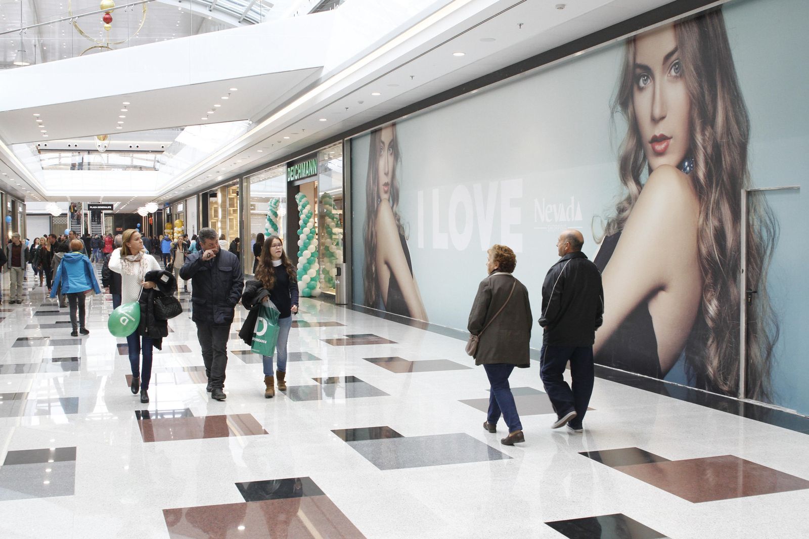 Multitudinaria apertura del Nevada