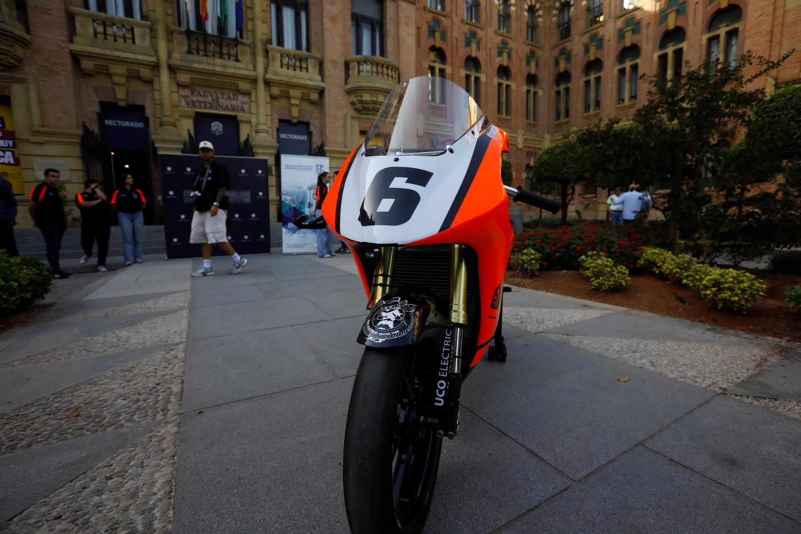 La presentación de la moto desarrollada por estudiantes de Córdoba, en imágenes