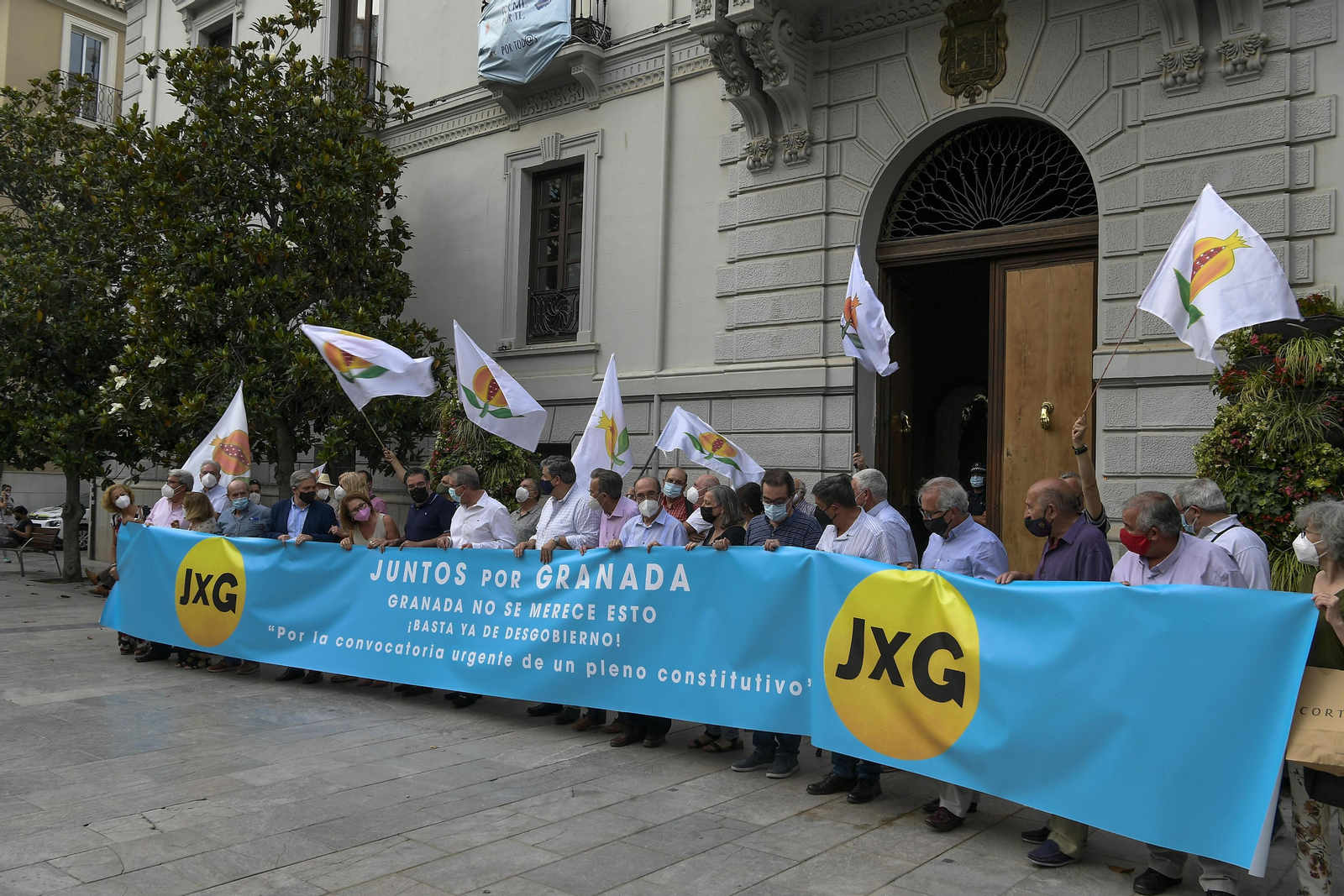 La concentración para pedir un nuevo gobierno municipal en Granada, en imágenes