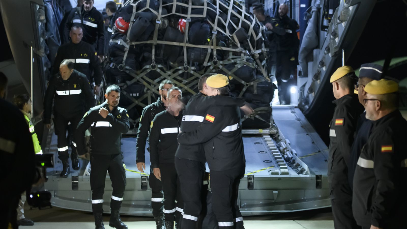 Fotos de la llegada de la UME a la Base de Morón tras regresar de Turquía