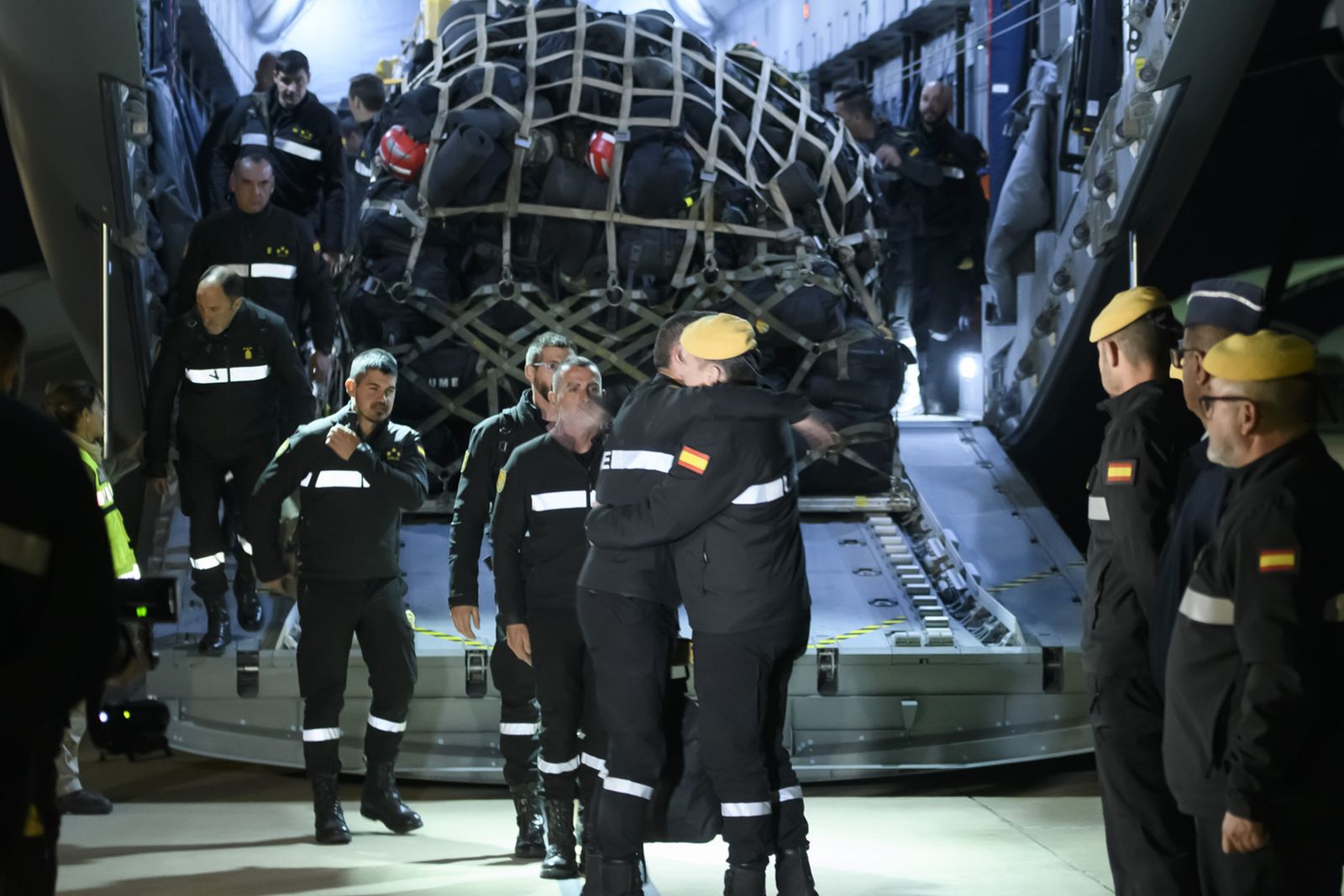 Fotos de la llegada de la UME a la Base de Morón tras regresar de Turquía