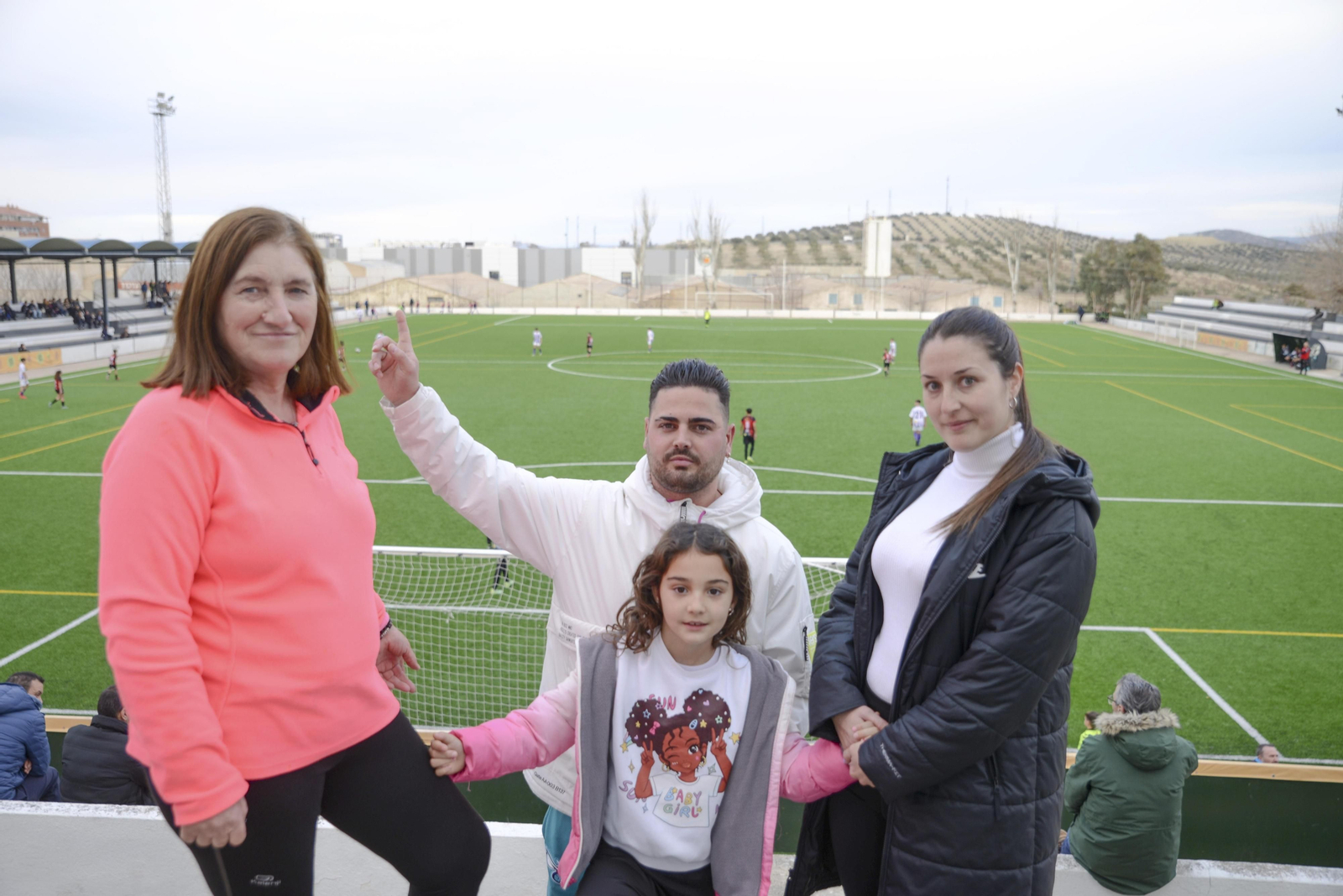 Más de 600 niños jiennenses juegan al fútbol para donar alimentos y juguetes en Navidad