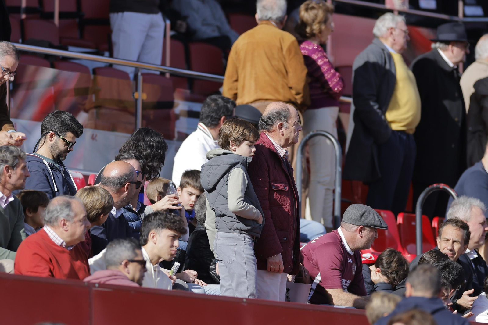 Búscate en las fotos del Sevilla - Oviedo