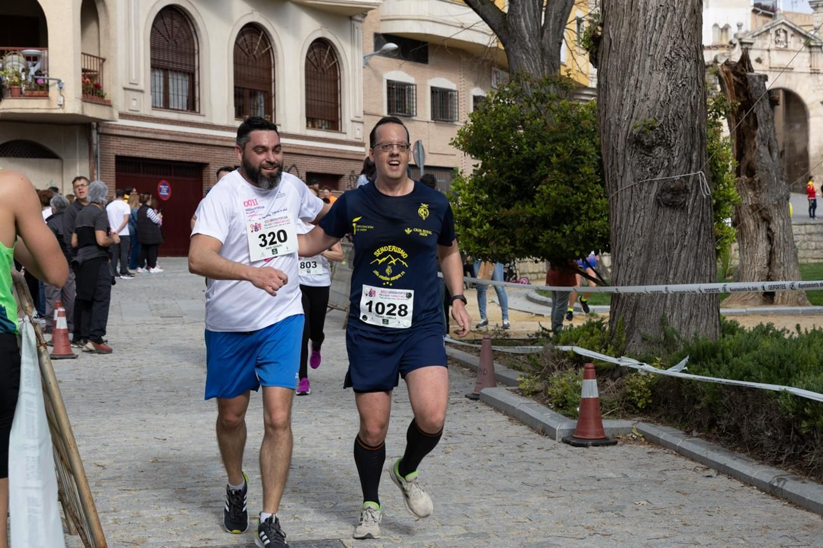 Más de 2.100 participantes corren  para promover la salud en Jaén, en imágenes (2)