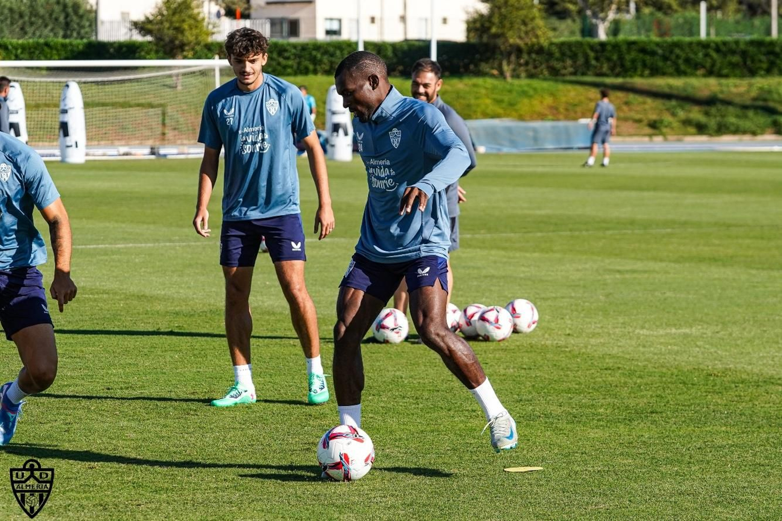Bruno Langa completa uno de los ejercicios del entrenamiento.