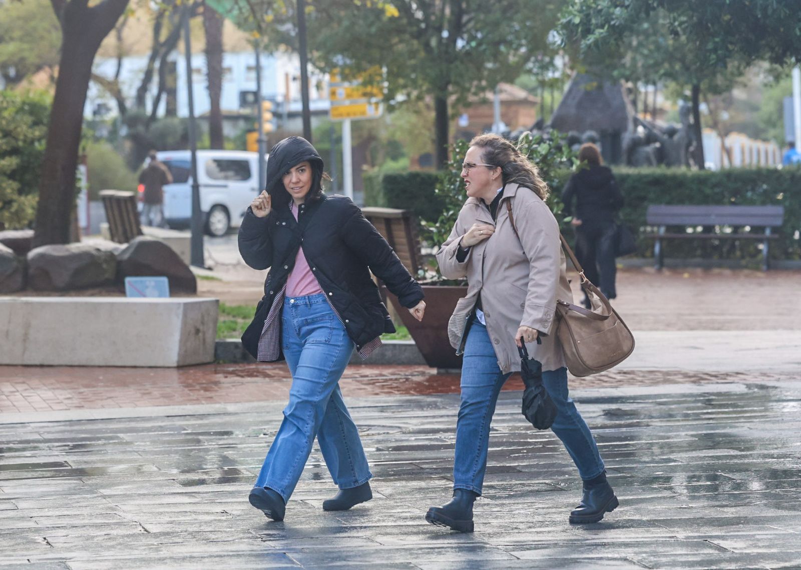 Fotografías de las incidencias de la borrasca Joseph durante la mañana