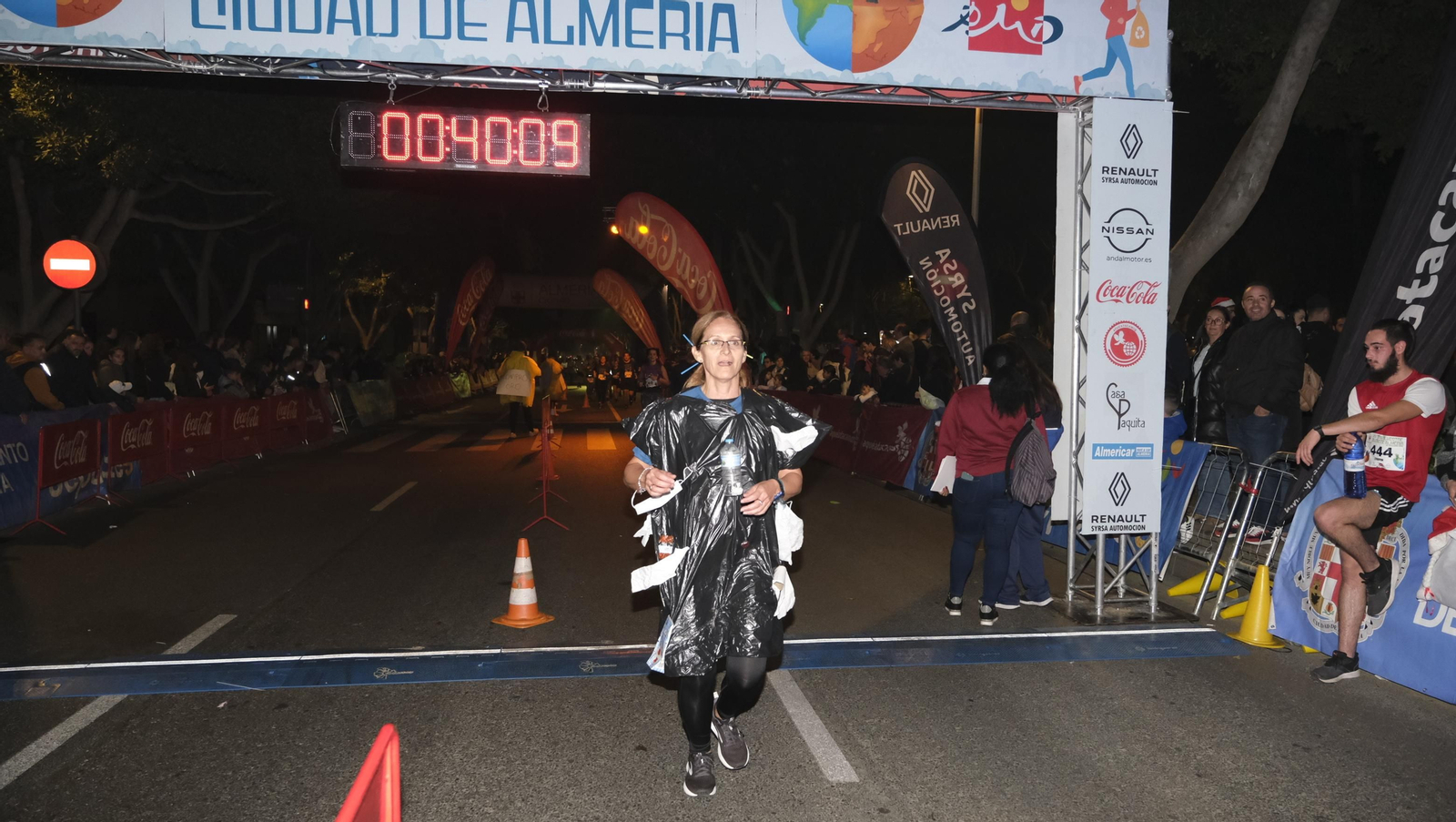 Imágenes de la XIV edición de la San Silvestre de Almería