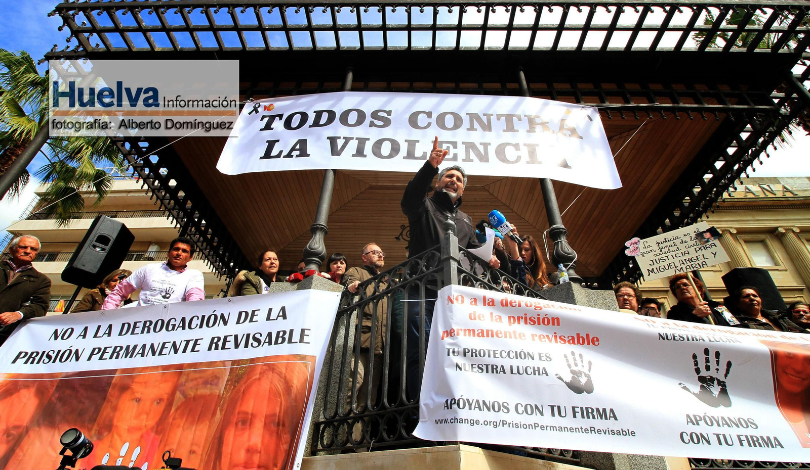 Imágenes de la manifestación contra la derogación de la prisión permanente revisable celebrada en Huelva