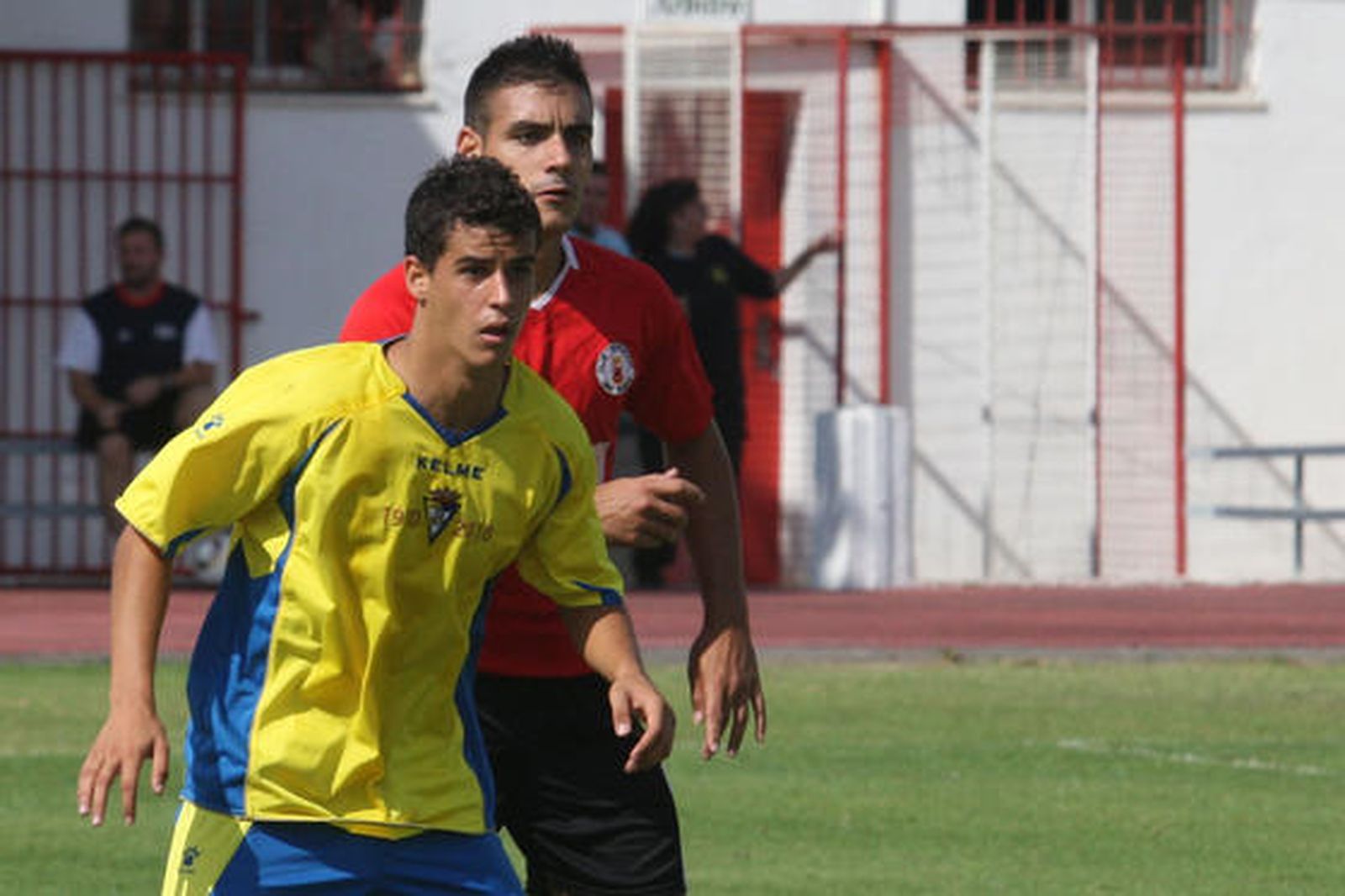 Tras la victoria en el partido 2-0, el San Roque consigue situarse en la zona cálida de la clasificación  

Foto: Paco Guerrero