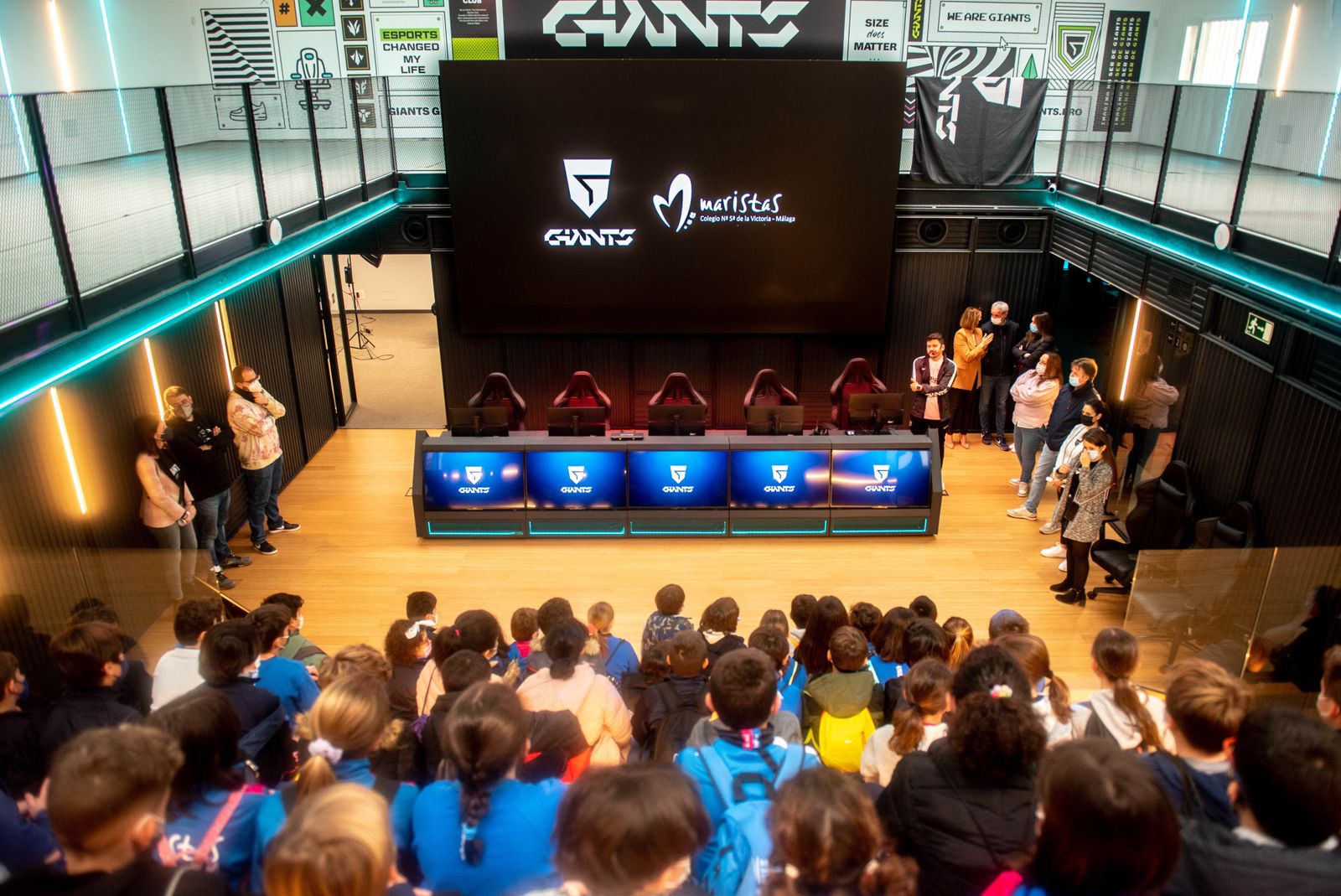 Los estudiantes de Maristas Málaga durante la charla en la sede de Giants.