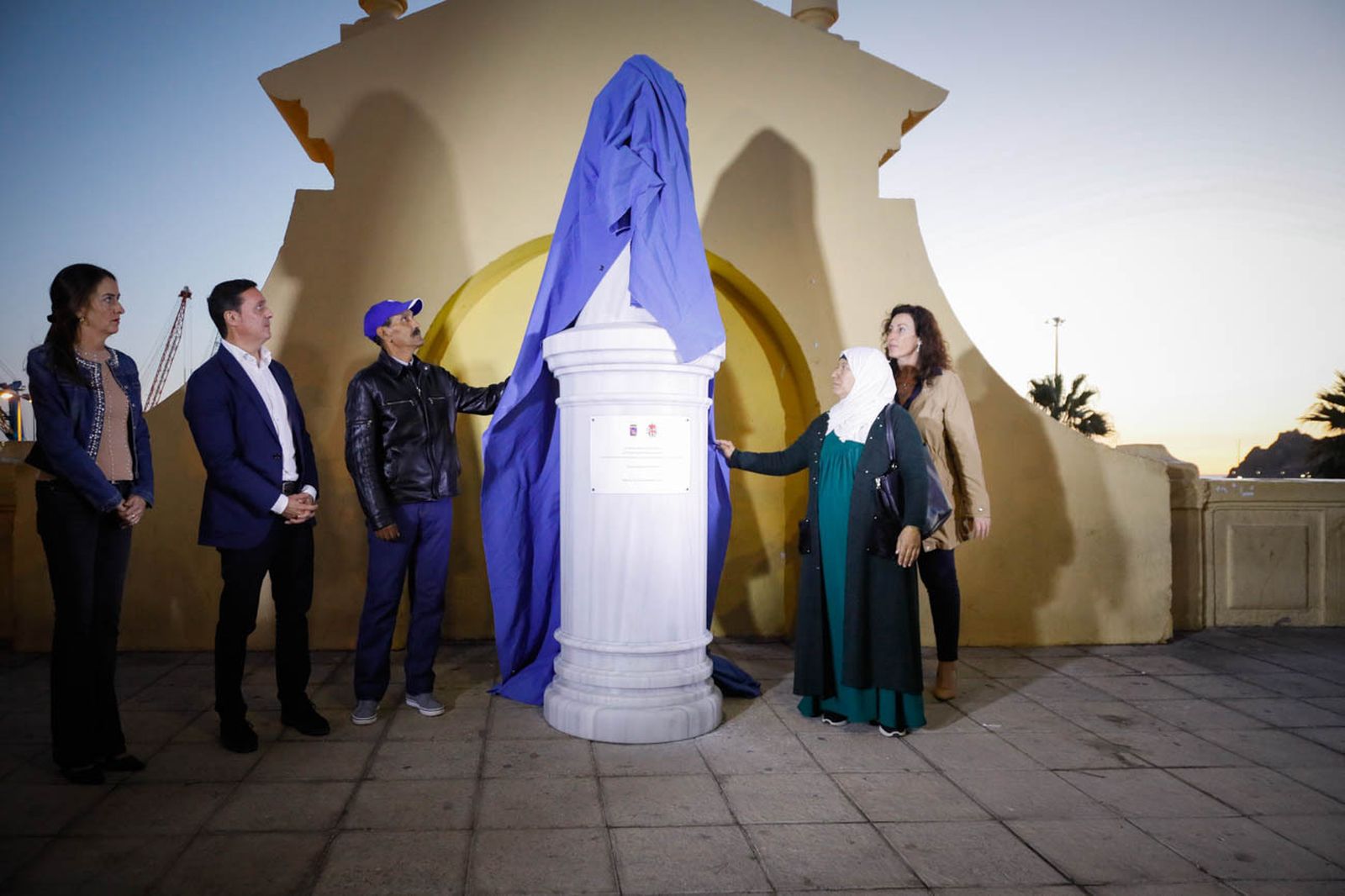 Imágenes del monolito en homenaje a las víctimas de violencia de género