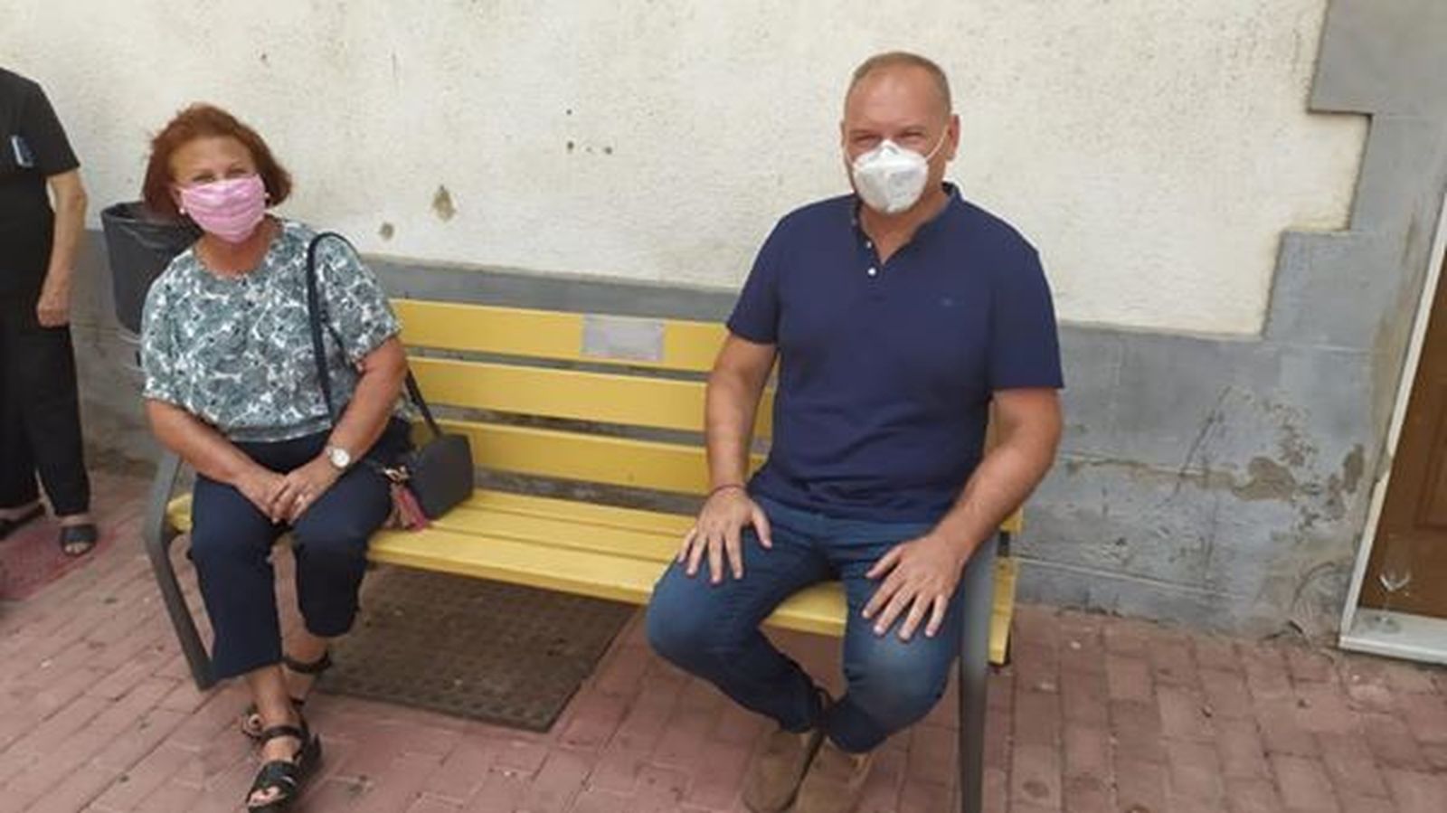 Paco El Cartagenero ya tiene un banco a su nombre en Cuevas del Almanzora