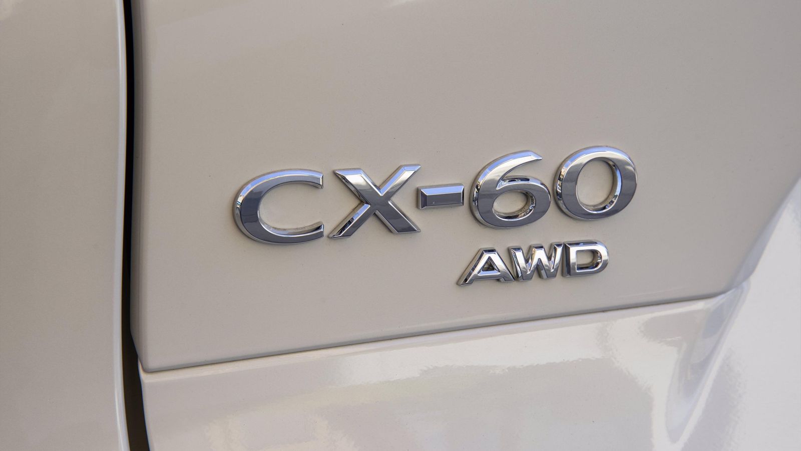 Cuando es una alternativa a la propulsión, la tracción total supone un sobrecoste de 3.600 euros, tal como ocurre en los Diesel. En el PHEV es de serie.