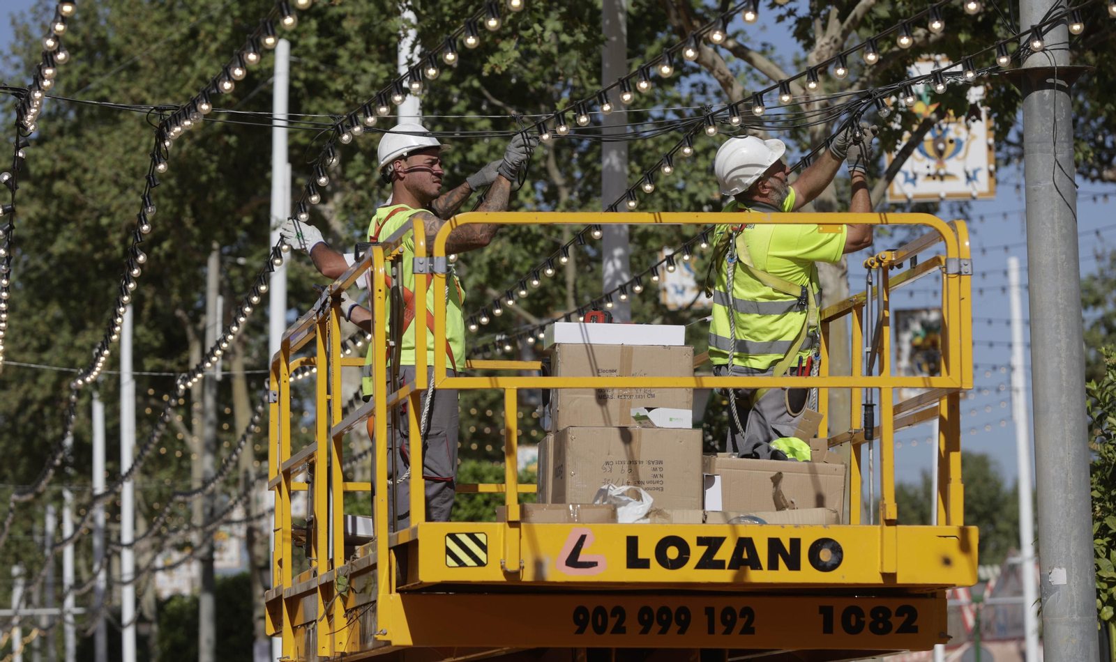 Imágenes de los preparativos de la Feria de Abril