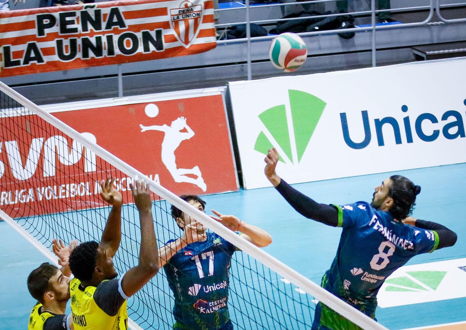 Las imágenes del Unicaja Costa de Almería-Leleman Conqueridor, primer partido del play off por el título de Superliga en Almería