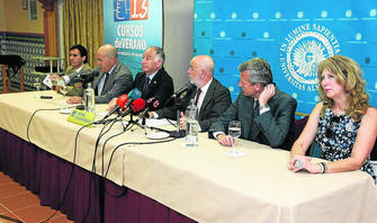 El alcalde Roquetas, Gabriel Amat, y el rector de la UAL, Pedro Molina, inauguraron los Cursos de Verano.