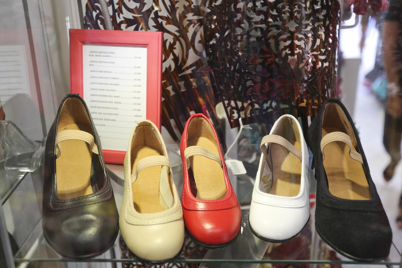 Las tendencias en trajes de flamenca para ir a la Feria de Málaga, en fotos