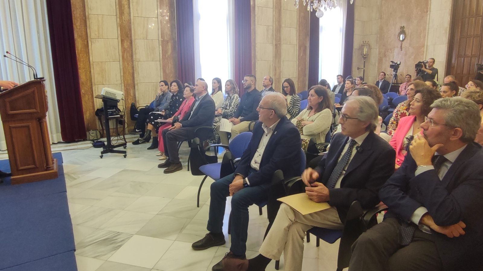 El subdelegado José María Martín presenta los datos del programa.