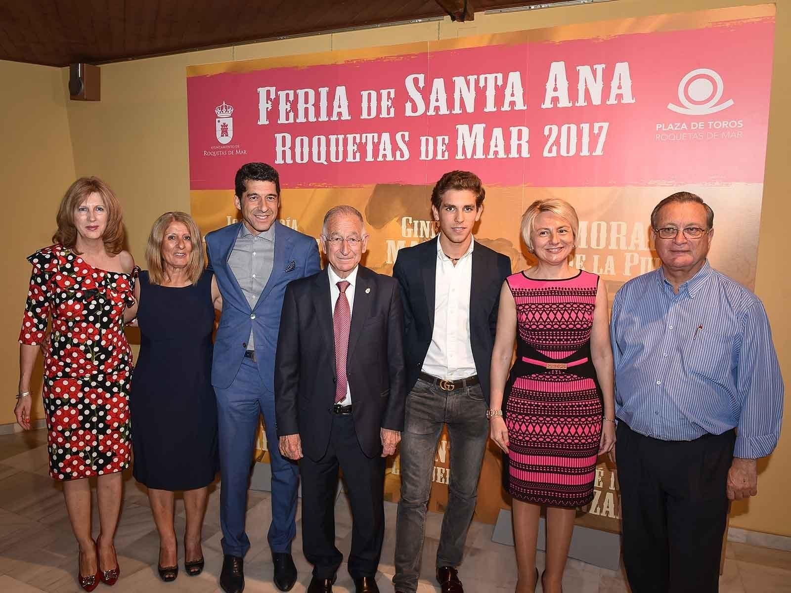 Autoridades asistentes a la presentación de los carteles taurinos de Santa Ana.