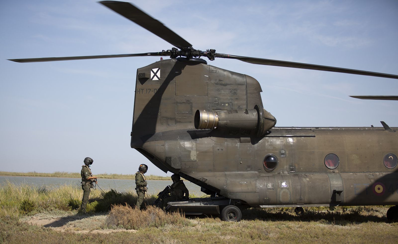 Entrenamiento del Ejército en el río Guadalquivir