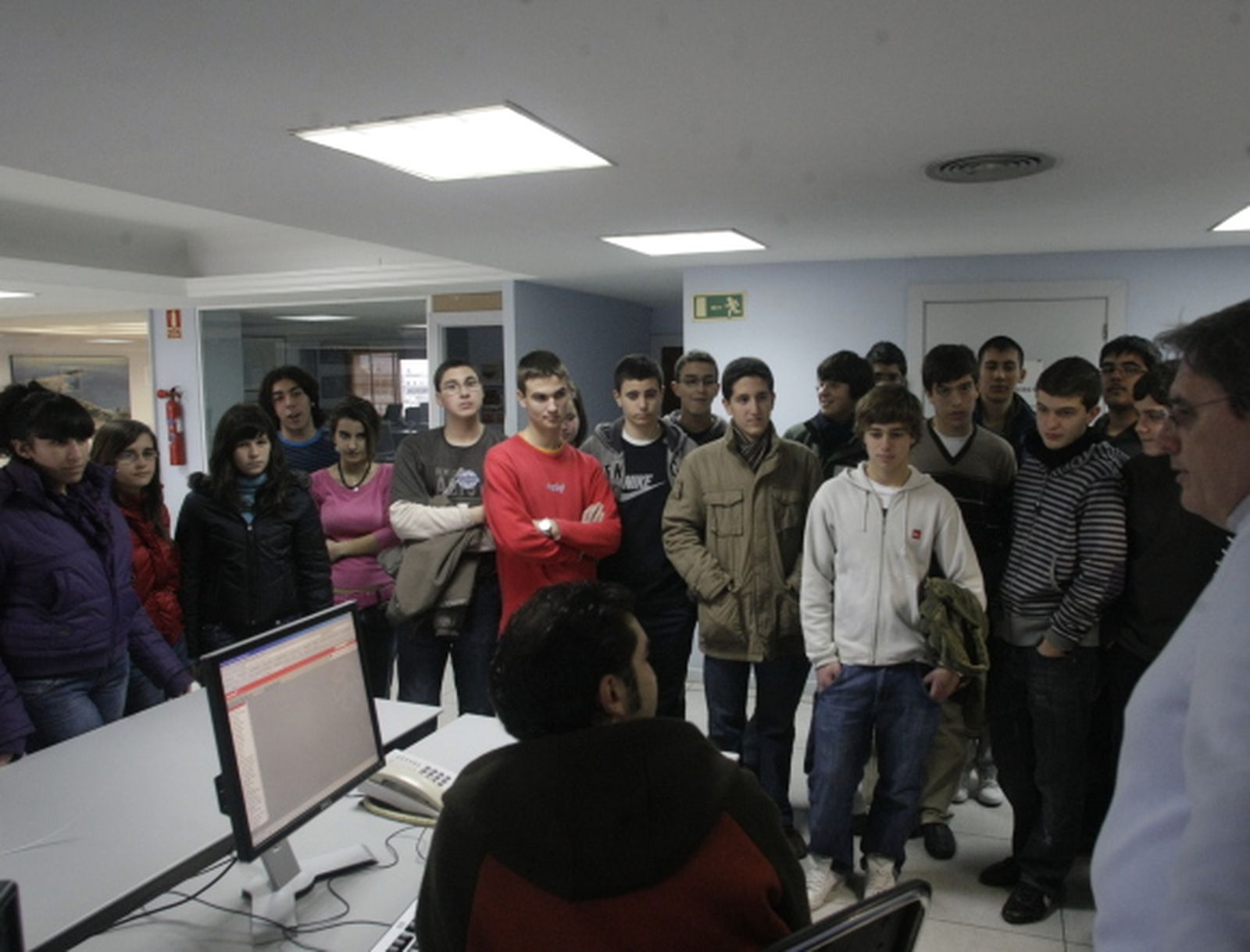 Alumnos del IES Baelo Claudia visitan la sede de Europa Sur