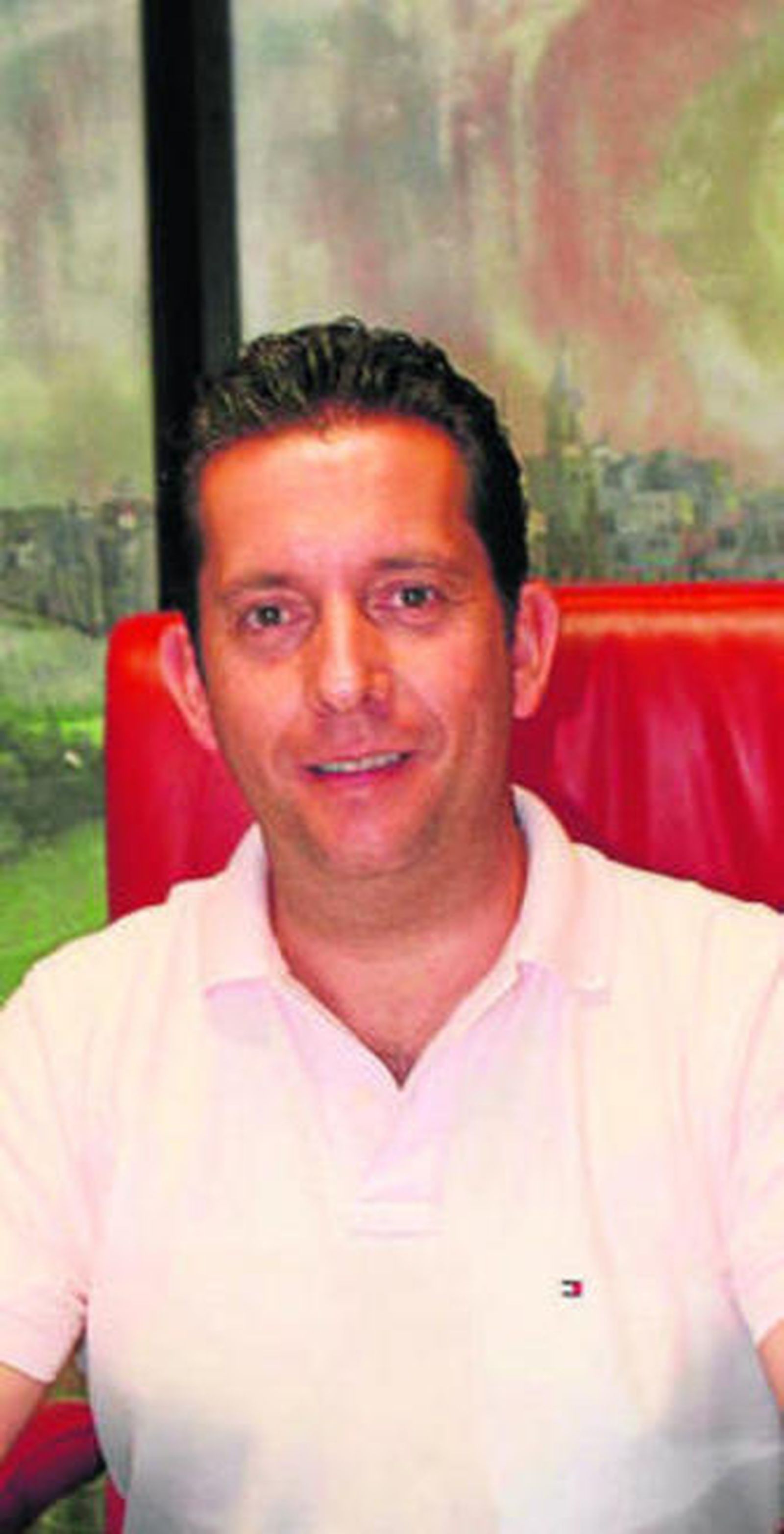 "Como capital de la zona del Aljarafe destacamos en el sector servicios"