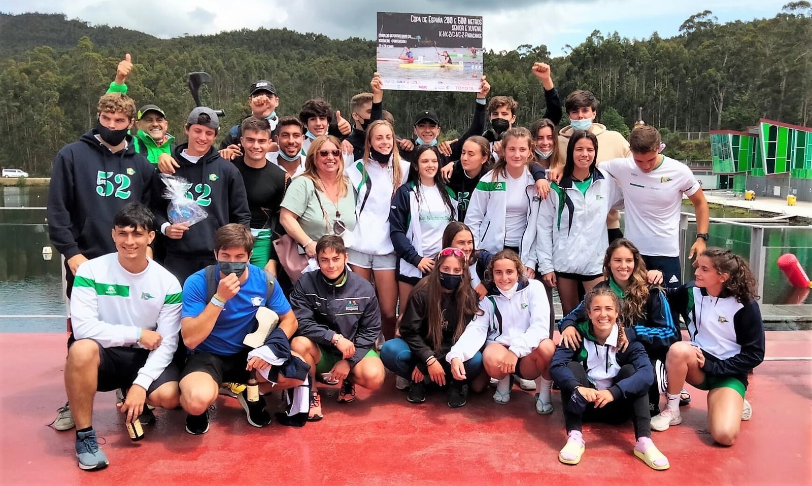 Los miembros del Náutico posan en Verducido tras la competición.