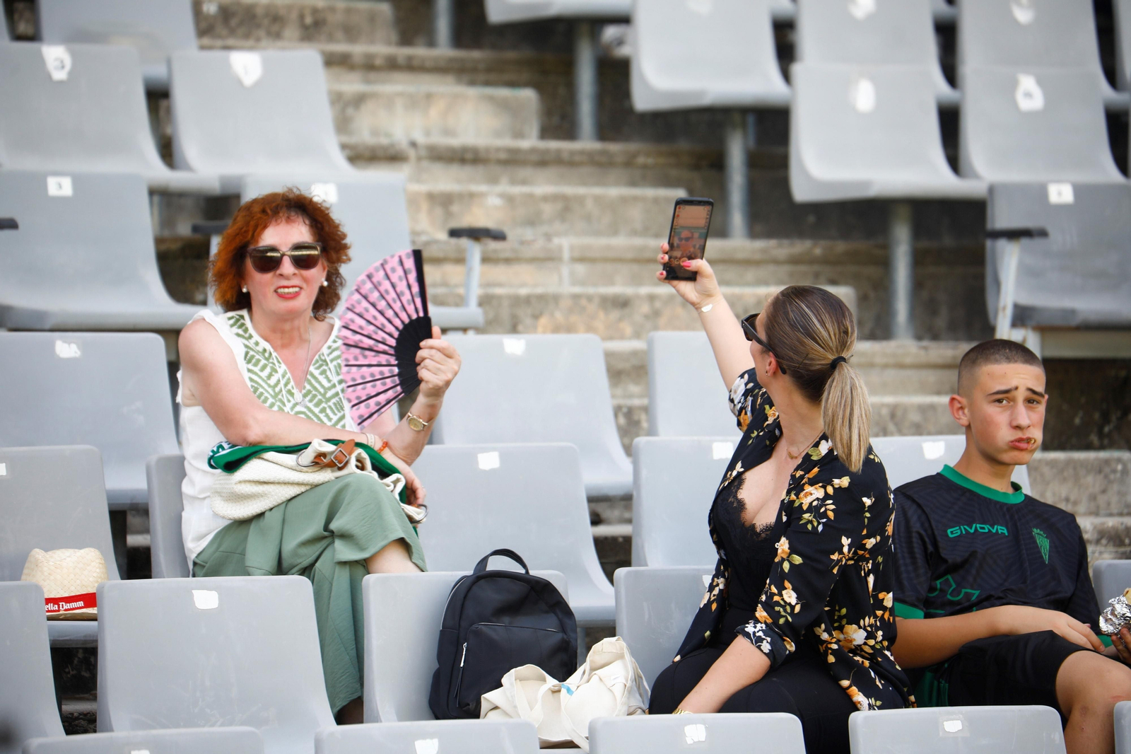 Las mejores fotos del ambiente en El Arcángel para el Córdoba CF - Algeciras